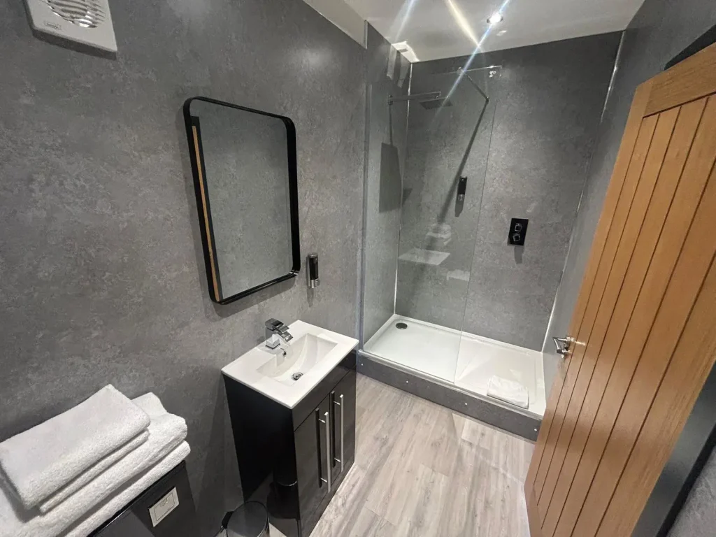 Triple room bathroom
